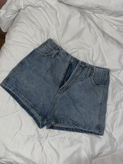 (Category: ) located in . Submitted by thriftbymari (Listing ID 1470276369, Image 1). Description: .