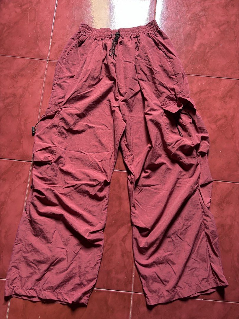 Hiking Pants / Baggy Cargo Pants (Category: Activewear) located in Manila. Submitted by laiofchc (Listing ID 1470161372, Image 3). Description: Cargo Hiking Pants if you’re into baggy this is for you Color: Red Size: M-XL waistline: 24-36 Model size : 5’4 , w25’ , L40.