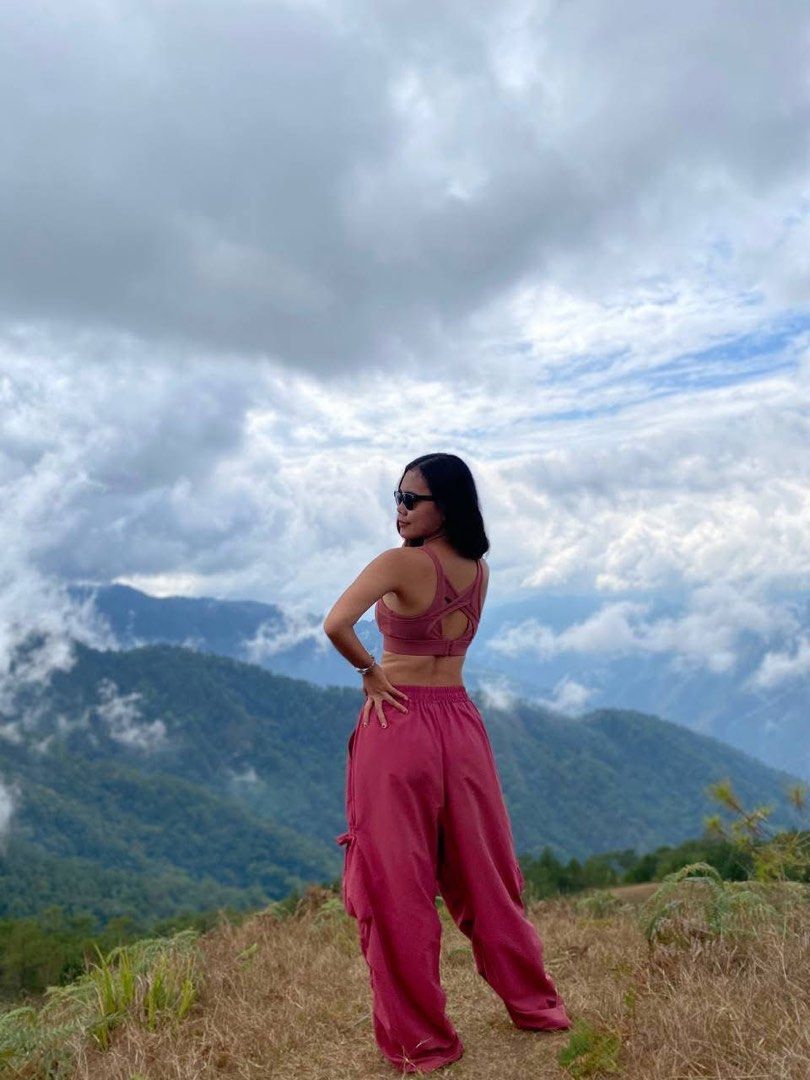Hiking Pants / Baggy Cargo Pants (Category: Activewear) located in Manila. Submitted by laiofchc (Listing ID 1470161372, Image 2). Description: Cargo Hiking Pants if you’re into baggy this is for you Color: Red Size: M-XL waistline: 24-36 Model size : 5’4 , w25’ , L40.