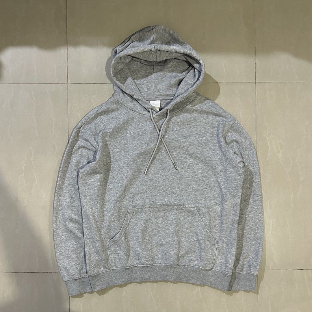 H&M Basic Grey Hoodie (Category: Hoodies) located in San Fernando. Submitted by thrift_lang_ni_kim (Listing ID 1470260421, Image 1). Description: ⬇️ DETAILS ⬇️ Name DIMENSIONS (INCHES) Width:22 Length:24 Best Color rate: Condition/Issue:Good condi Mine: ₱350 Minimum increment: ₱50 Already washed and ready to wear. 📌 Please check all photos carefully for any flaws or issues. All noticeable flaws, if any, will be disclosed. ⏳ Bidding ends on Octob