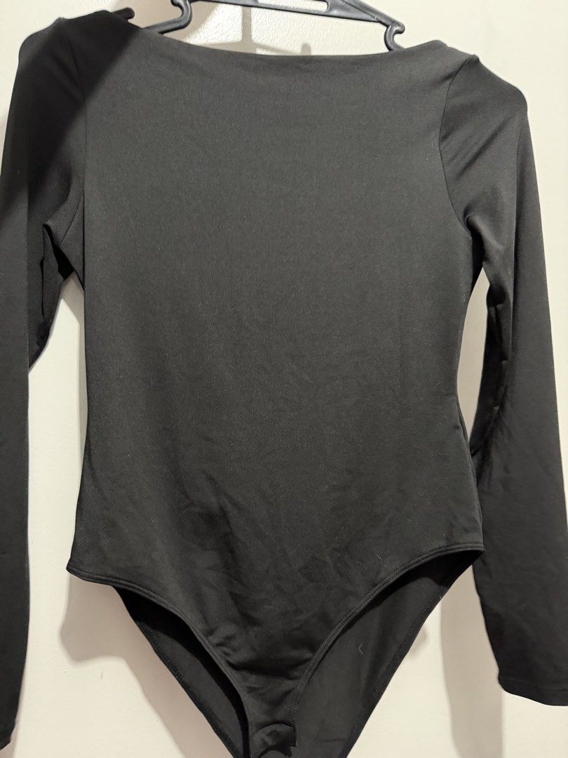 H&M Black Long Sleeve Bodysuit Size S (Category: Longsleeves) located in Dasmarinas. Submitted by triciascloset__ (Listing ID 1470259739, Image 2). Description: -unused.