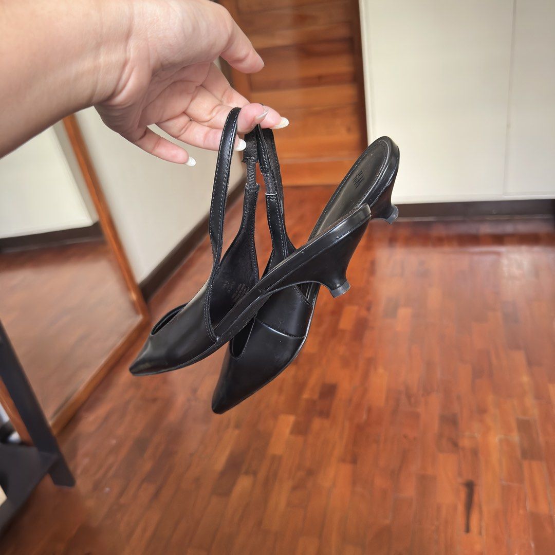 H&M Black Office Pointed Toe Kitten Heels (Category: Heels) located in Quezon City. Submitted by danalou (Listing ID 1470225385, Image 3). Description: - EUR 38, US 7 - no flaws, some signs of usage only (will clean further before shipping - used once only.