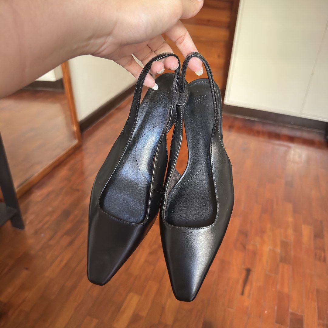 H&M Black Office Pointed Toe Kitten Heels (Category: Heels) located in Quezon City. Submitted by danalou (Listing ID 1470225385, Image 1). Description: - EUR 38, US 7 - no flaws, some signs of usage only (will clean further before shipping - used once only.
