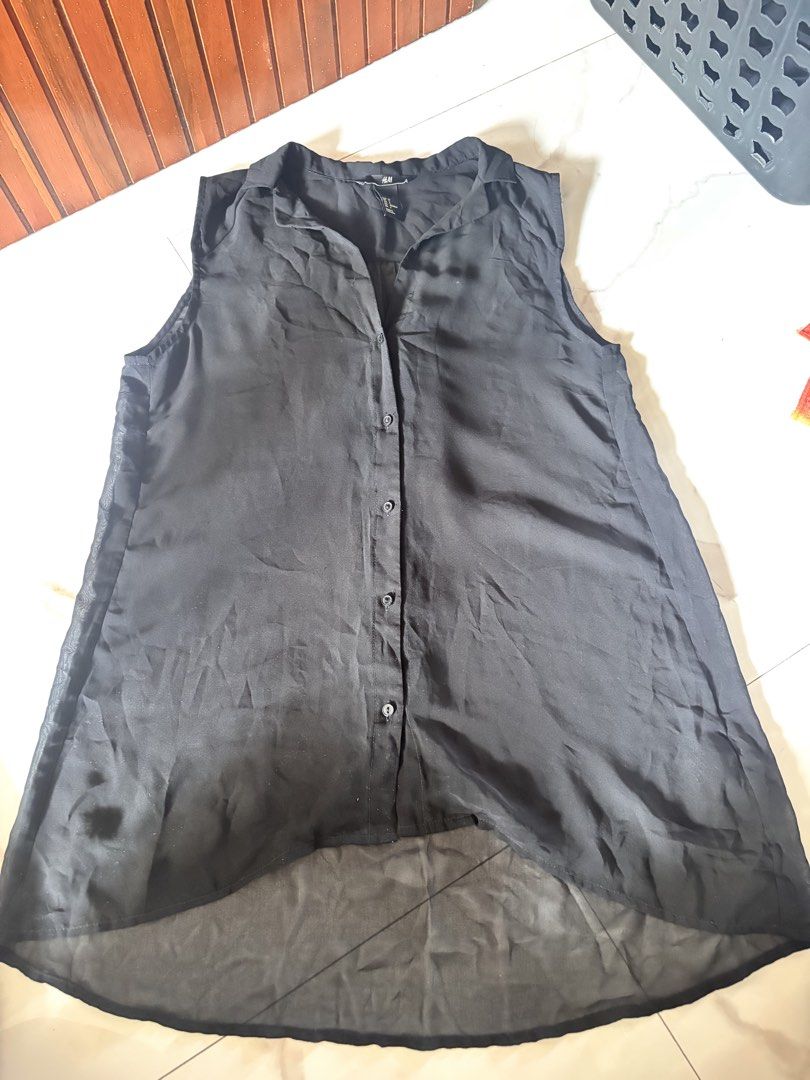 H&M Black Sleeveless (Category: Sleeveless) located in Manila. Submitted by minieiv._ (Listing ID 1470204385, Image 2). Description: * Pre-loved * Slightly used, 8/10 * Bought in H&M Singapore * Size: Medium to Large frame * See through fabric * RFS: Decluttering * Meetup: Puregold San Mateo, Ampid Mercury.
