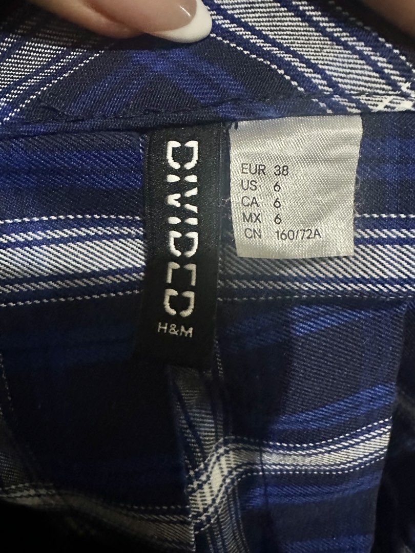 H&M Blue Gingham Pleated Skirt (Category: Skirts) located in Manila. Submitted by rearrangemyworld_ (Listing ID 1470307924, Image 2). Description: Only wore once, for a concert. No stains/defects! - EUR 38, US 6 - I wanna keep this but I don’t have enough storage - Waistline around 28-30 depending on how high you wear it.