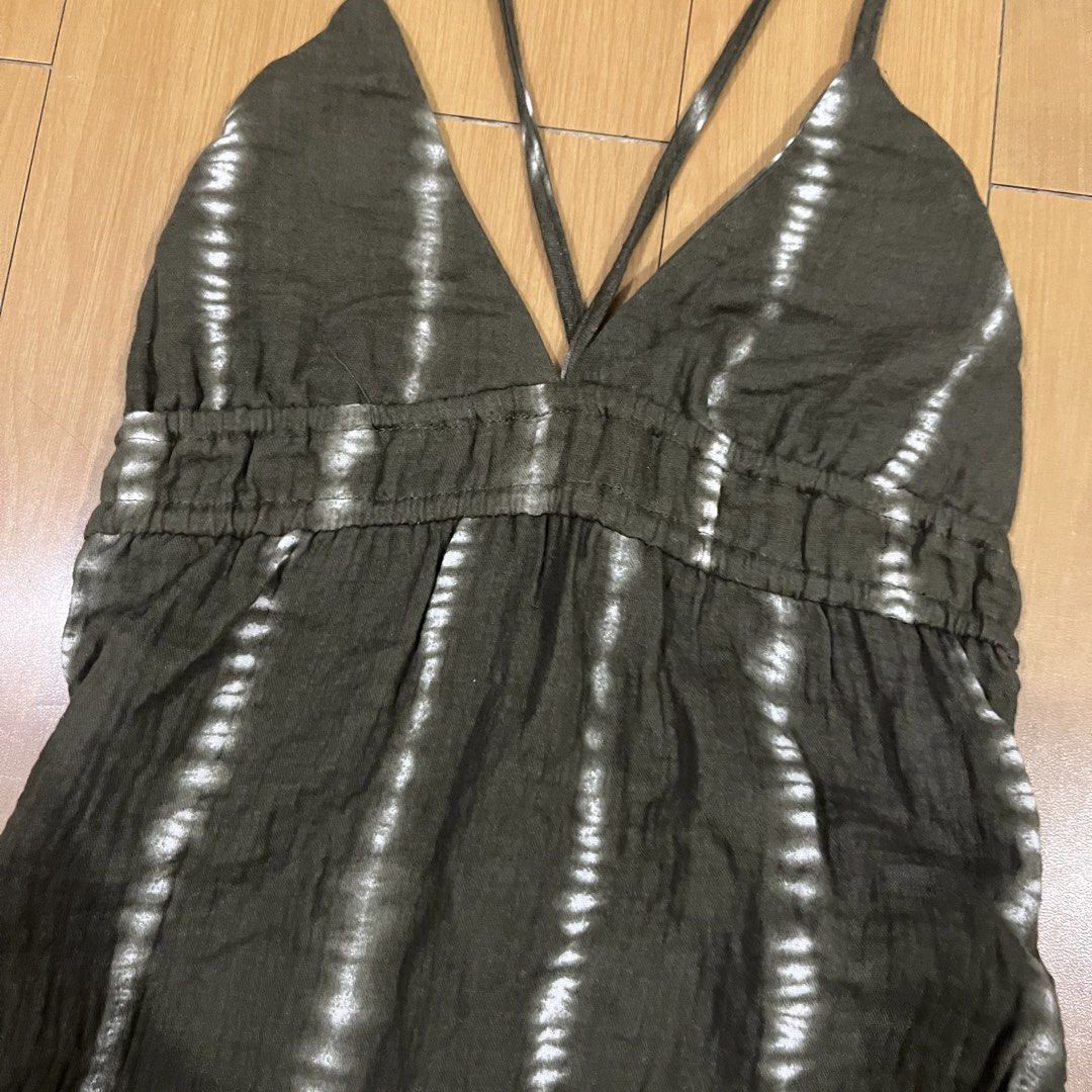H&m dark green mini dress (Category: Dresses) located in Batangas. Submitted by iceinmybag (Listing ID 1470275937, Image 2). Description: love this dress NWT rfs: too many dresses tgs Zara Cotton on Bershka H&m Divided.