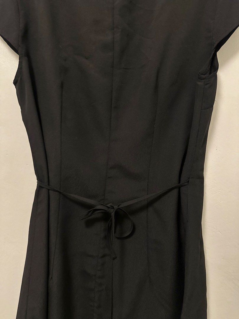 H&M Divided Black Wrap Dress (Category: Dresses) located in Makati City. Submitted by kaideclutter (Listing ID 1470338254, Image 2). Description: H&M Wrap Dress Brand: H&M Size: EUR 34 / US 2 - Can fit petite to small frame girlies Color: Black Condition: ⭐️⭐️⭐️⭐️⭐️ Price: 200.00 RFS: Does not fit me anymore.