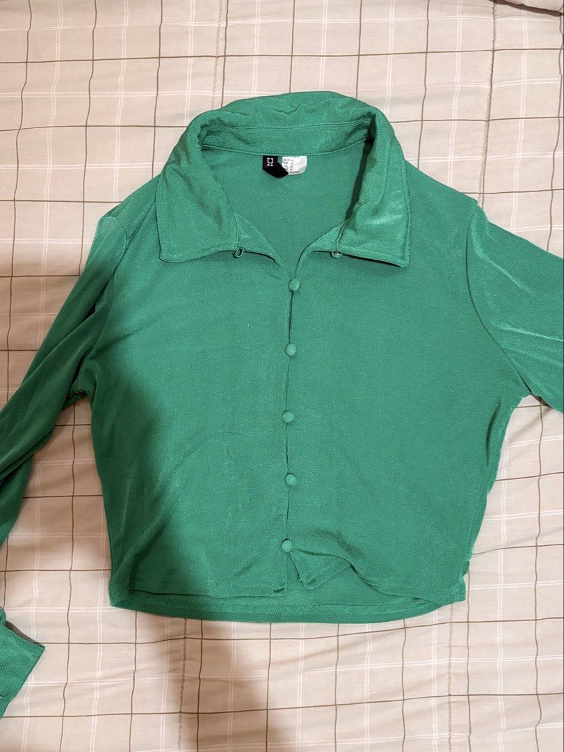 H&M DIVIDED Green Collared Long Sleeve Button-Up Top (Category: Longsleeves) located in Dasmarinas. Submitted by littleczarmer (Listing ID 1470293973, Image 1). Description: - Brand: H&M Divided - Size: M (CN 165/96A) - used once - 3rd pic is reference pic only from ebay, but same product!.