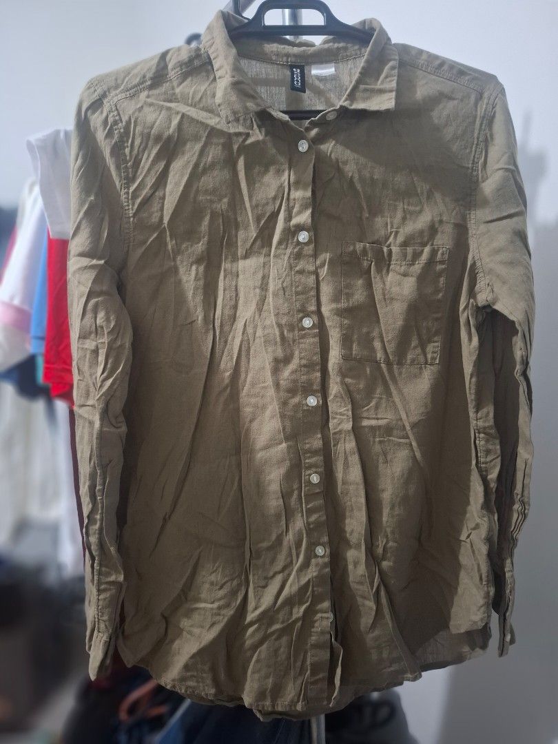 H&M Divided Long Sleeves (Category: Coats, Jackets and Outerwear) located in Bulacan. Submitted by ditchandswitch (Listing ID 1470287236, Image 2). Description: H&M Divided Long Sleeves Paired with denims, shorts or tubes.. Rfs: Decluttering.