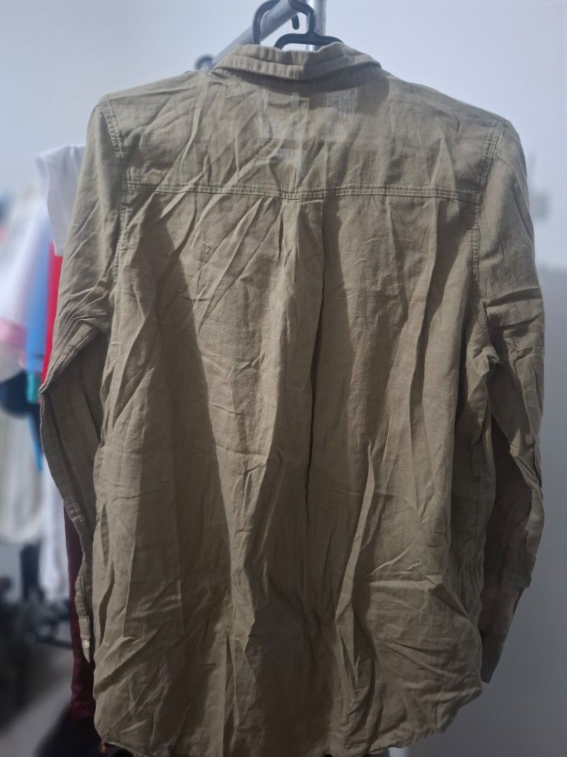 H&M Divided Long Sleeves (Category: Coats, Jackets and Outerwear) located in Bulacan. Submitted by ditchandswitch (Listing ID 1470287236, Image 3). Description: H&M Divided Long Sleeves Paired with denims, shorts or tubes.. Rfs: Decluttering.