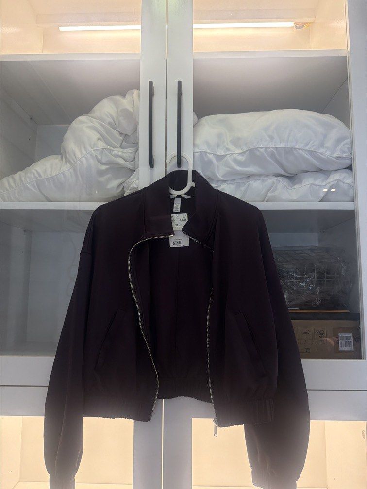 H&m jacket (Category: Coats, Jackets and Outerwear) located in Quezon City. Submitted by destashingmycloset (Listing ID 1470156210, Image 1). Description: .