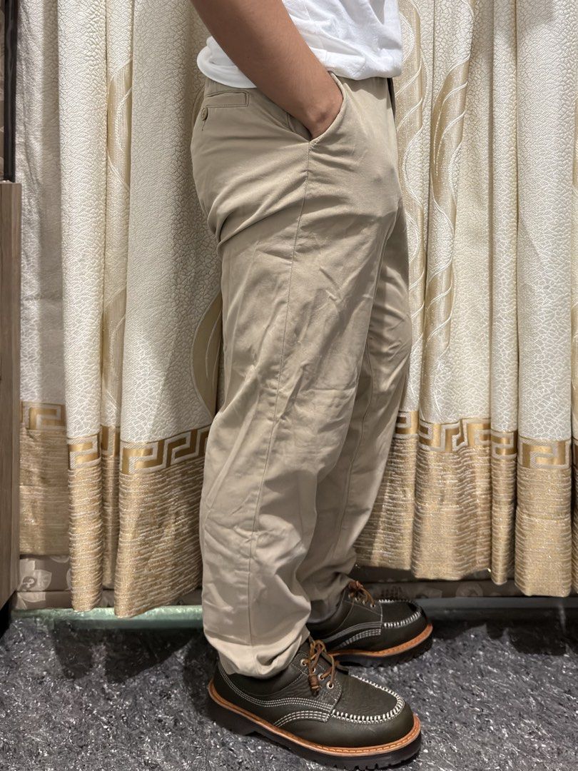 H&M Khaki Regular Fit Stretch Chino Pants (Category: Chinos) located in Guiguinto. Submitted by aries_ji (Listing ID 1470184137, Image 2). Description: - Color: Clean neutral khaki - Fit: Regular fit with comfortable stretch - Material: 98% cotton, 2% elastane - Pockets: Two back welt pockets with button closures - Details: Standard waistband belt loops - Style: Versatile everyday casual wear, easy to match with any shirt and shoes.