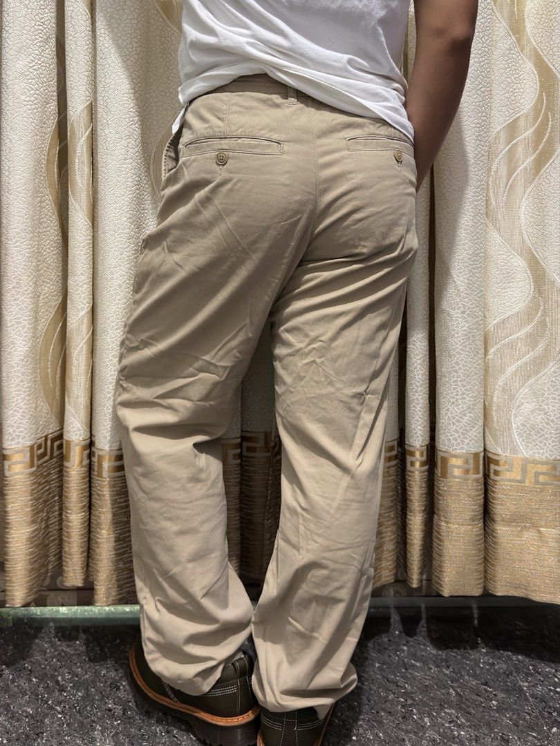 H&M Khaki Regular Fit Stretch Chino Pants (Category: Chinos) located in Guiguinto. Submitted by aries_ji (Listing ID 1470184137, Image 3). Description: - Color: Clean neutral khaki - Fit: Regular fit with comfortable stretch - Material: 98% cotton, 2% elastane - Pockets: Two back welt pockets with button closures - Details: Standard waistband belt loops - Style: Versatile everyday casual wear, easy to match with any shirt and shoes.
