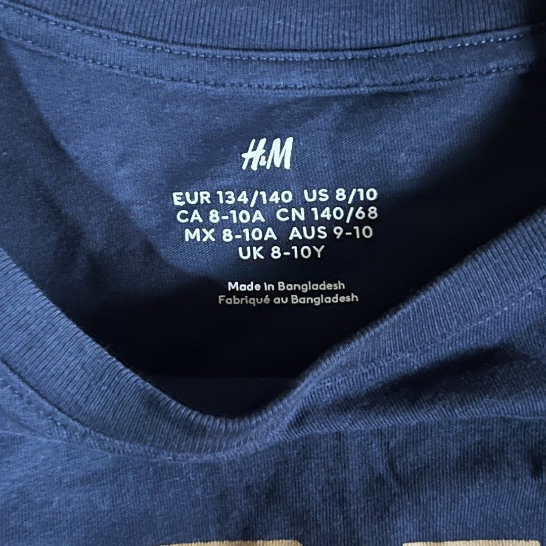 H&M Navy Blue Graphic Baby Tee (Category: Shirts) located in Rizal. Submitted by lovedbylance (Listing ID 1470187117, Image 2). Description: Dimensions laid flat are 17 x 20 inch. Got this from the kid’s section but can definitely fit slimmer to average body types. Only used once. Please check the slides for a reference when worn. I’m 5’5 with an average body type. Selling because I’m over my baby tee phase hahaha.