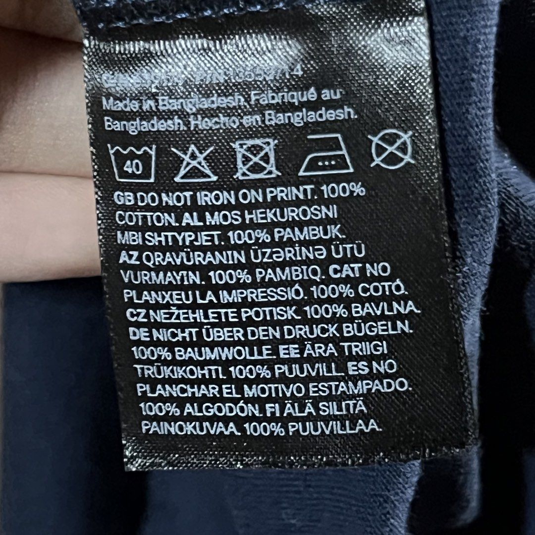 H&M Navy Blue Graphic Baby Tee (Category: Shirts) located in Rizal. Submitted by lovedbylance (Listing ID 1470187117, Image 3). Description: Dimensions laid flat are 17 x 20 inch. Got this from the kid’s section but can definitely fit slimmer to average body types. Only used once. Please check the slides for a reference when worn. I’m 5’5 with an average body type. Selling because I’m over my baby tee phase hahaha.