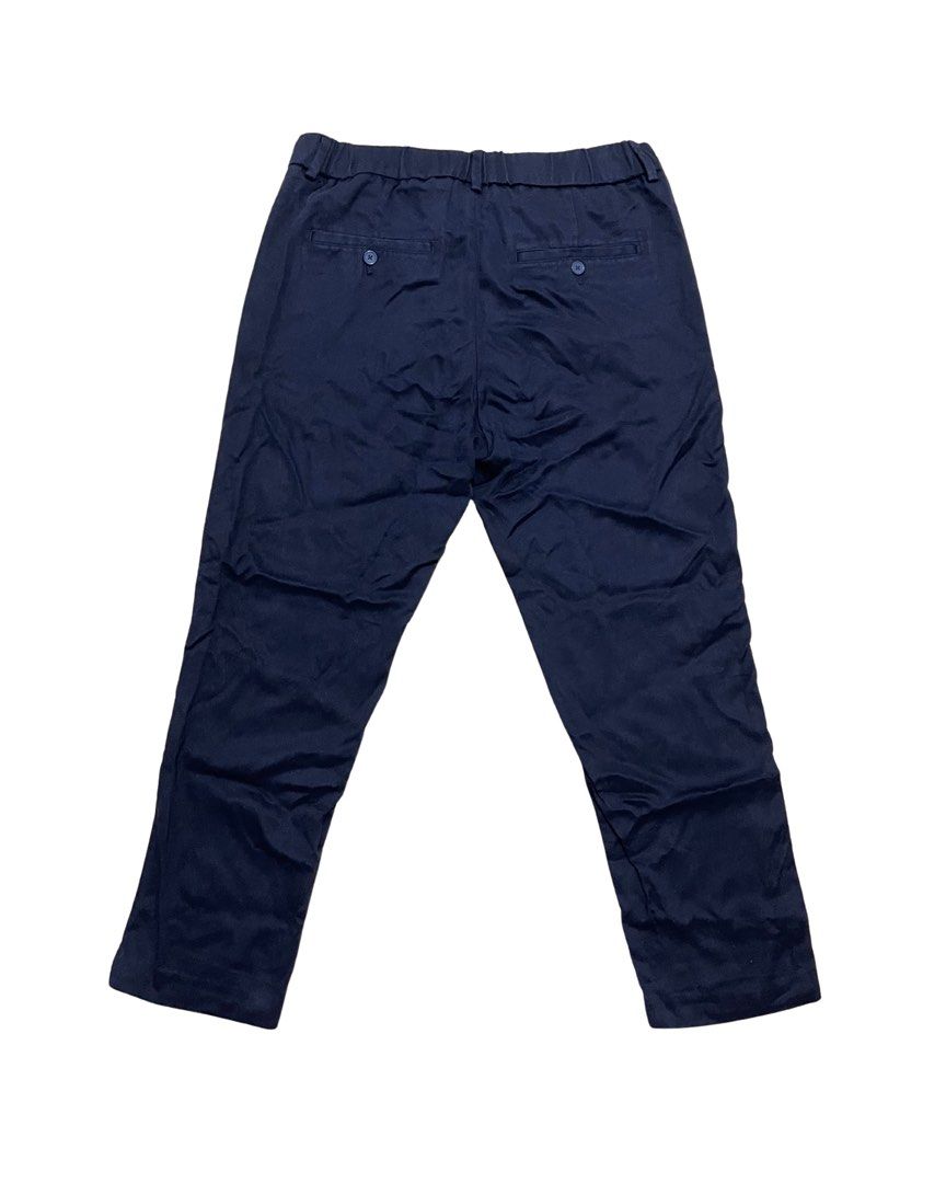 H&M Regular Fit Lyocell Trousers (Category: Trousers) located in Manila. Submitted by ratedseeker (Listing ID 1470287748, Image 2). Description: H&M Regular Fit Lyocell Trousers (Black) Size 32/30 on tag but can fit 34-36 7.5” leg opening Used once only but needs washing since it was stored for so long No issues Can do meetups around DLSU Taft/shipping (buyer shoulders sf) .