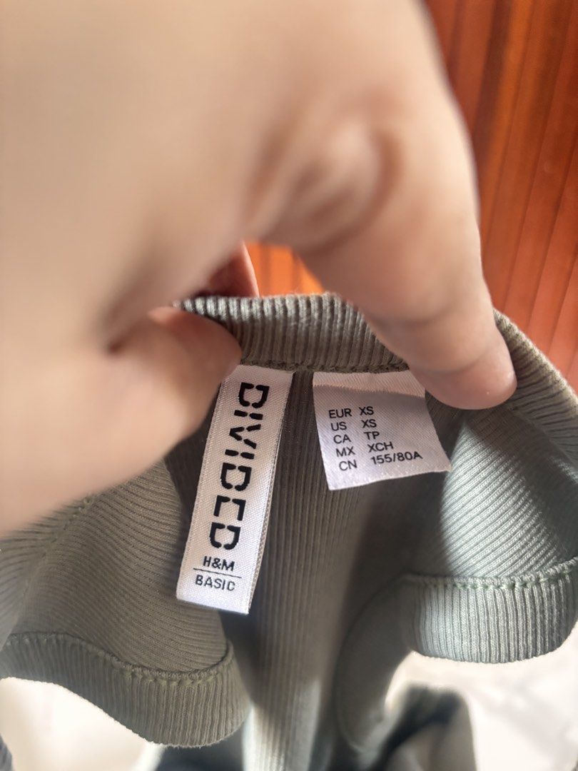 H&M Sando Top (Category: Sleeveless) located in Manila. Submitted by minieiv._ (Listing ID 1470200130, Image 3). Description: * Pre-loved sando * Used once, 9/10 * Bought in H&M Singapore * Size: Extra Small * RFS: Decluttering * Meetup: Puregold San Mateo, Ampid Mercury .