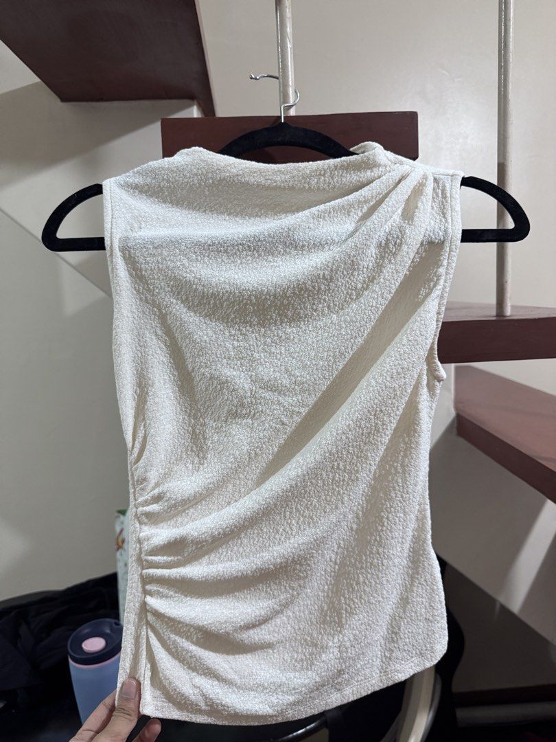 H&M sleeveless ruched top cream (Category: Sleeveless) located in Quezon City. Submitted by peanutsquash (Listing ID 1470220461, Image 1). Description: - bought in H&M UPTC, used only once for my gradshoot - has a very minimal makeup stain but can be removed! - bought for 799 - dm for more deets :) - rfs: not my style but good qual!!.