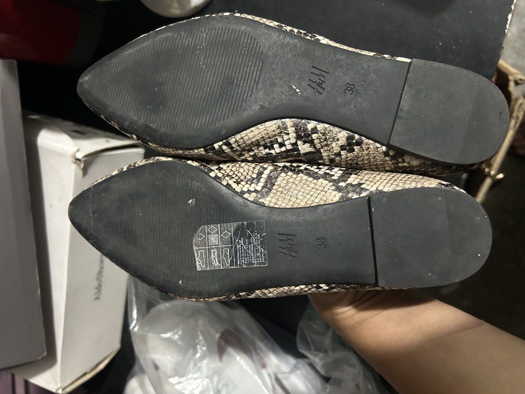 H&M Snake Print Pointed Flats Size 38 (Category: Flats & Sandals) located in Cavite. Submitted by florabells (Listing ID 1470273035, Image 2). Description: - Brand: H&M - Design: Snake print pattern with pointed toe and flat heels - Color: Neutral grey and black tones - Size: 38 (marked on sole) - Style: Slip-on, comfortable everyday flats - Condition: Uppers are clean, soles show minor wear from previous use.