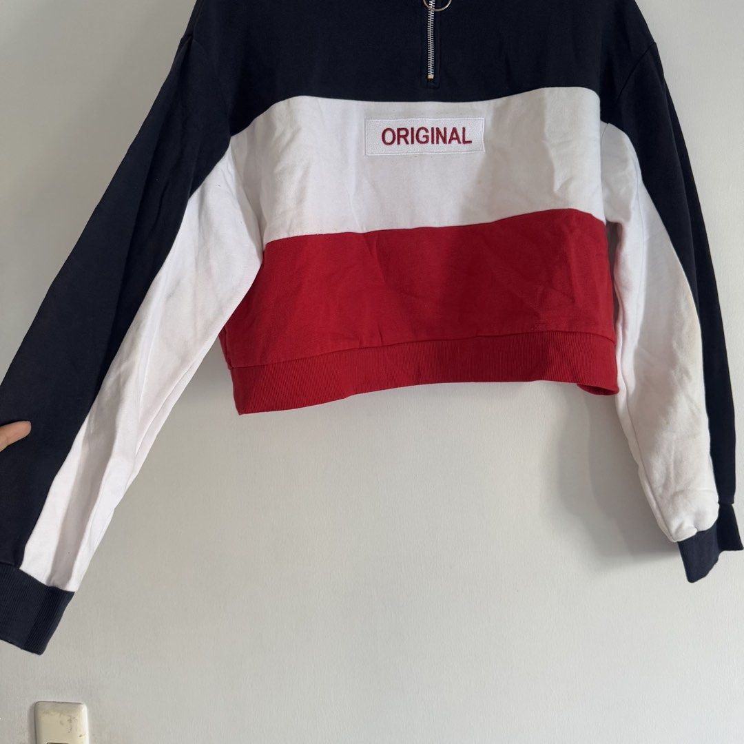 H&m sweater (Category: Coats, Jackets and Outerwear) located in Manila. Submitted by apparella.ph (Listing ID 1470245085, Image 3). Description: Selling low due to small stains Never uswd bought in u.s pa.na stock lng sa cabinet. Bust:46 Length:21 ☑️Everything is my Own preloved / BNWT/BNWOT ☑️ not thrifted/Ukay ☑️ malukot sa picture kasi na stock sa cabinet (tinatamad mag plantsa ✌️ ) ☑️Personal items ( usually bought in US/UK/JPN ) every year p