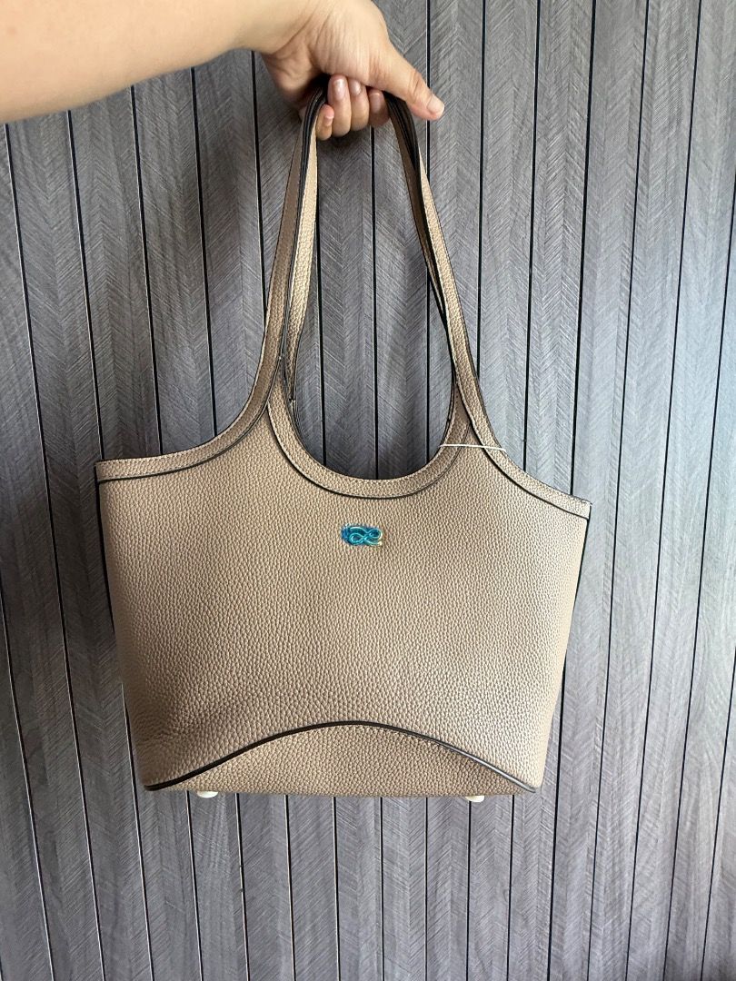 HOLB Bag (Category: Shoulder Bags) located in Caloocan City. Submitted by buritomma (Listing ID 1470156918, Image 1). Description: .