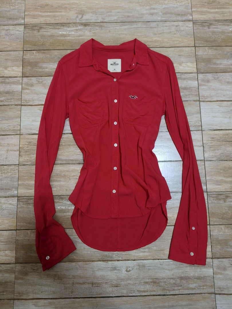 Hollister (Category: Longsleeves) located in Siniloan. Submitted by talktotheroses (Listing ID 1470296350, Image 1). Description: no issue.