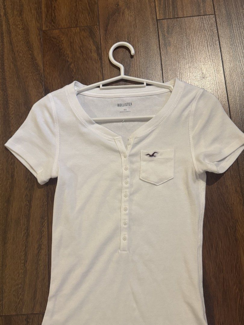 Hollister Henley (Category: Blouses) located in Cavite. Submitted by d0gluver (Listing ID 1470164521, Image 2). Description: .