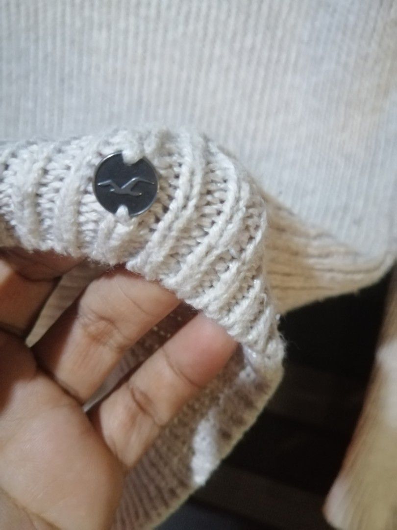 Hollister sweater (Category: Coats, Jackets and Outerwear) located in Caloocan City. Submitted by anthriftdepot (Listing ID 1470305536, Image 3). Description: Dimes 27x17 (medium on tag) Stretchable Very good condition Dot paint stain (last photo) Color rate 9 /10 Check photo for reference North Caloocan area.