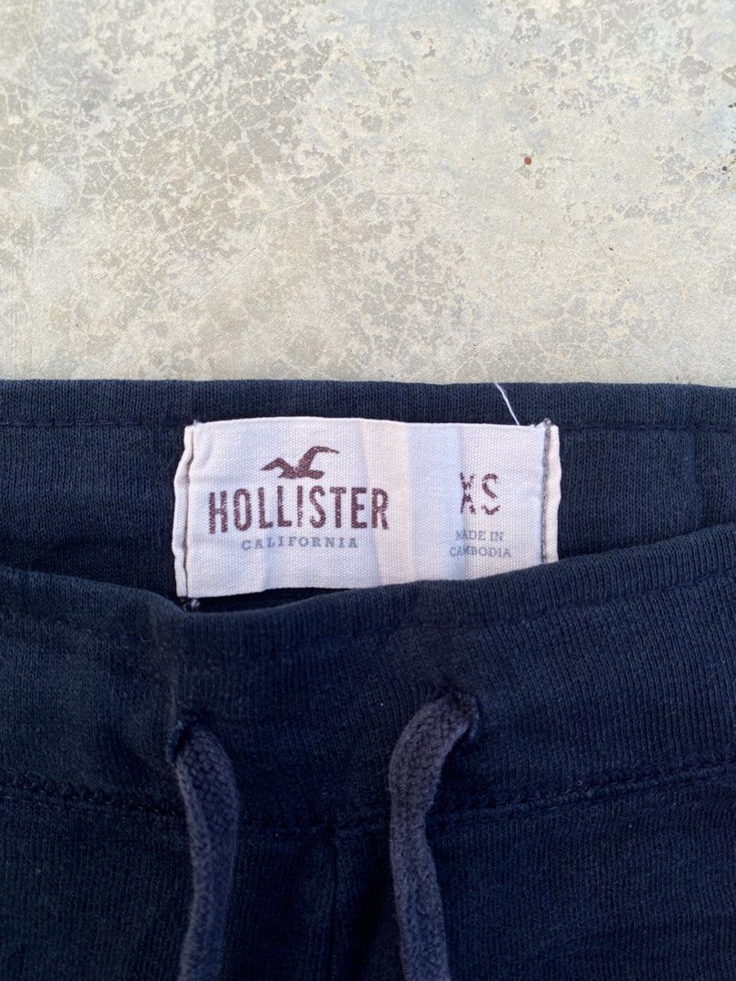 Hollister Sweatpants (Y2K) (Category: Other Bottoms) located in Baguio. Submitted by kakkoine313sb (Listing ID 1470306429, Image 3). Description: Excellent Condition 9 Color Rate Width - 26-28 Length - 37 No Issue.