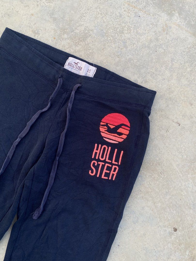 Hollister Sweatpants (Y2K) (Category: Other Bottoms) located in Baguio. Submitted by kakkoine313sb (Listing ID 1470306429, Image 2). Description: Excellent Condition 9 Color Rate Width - 26-28 Length - 37 No Issue.