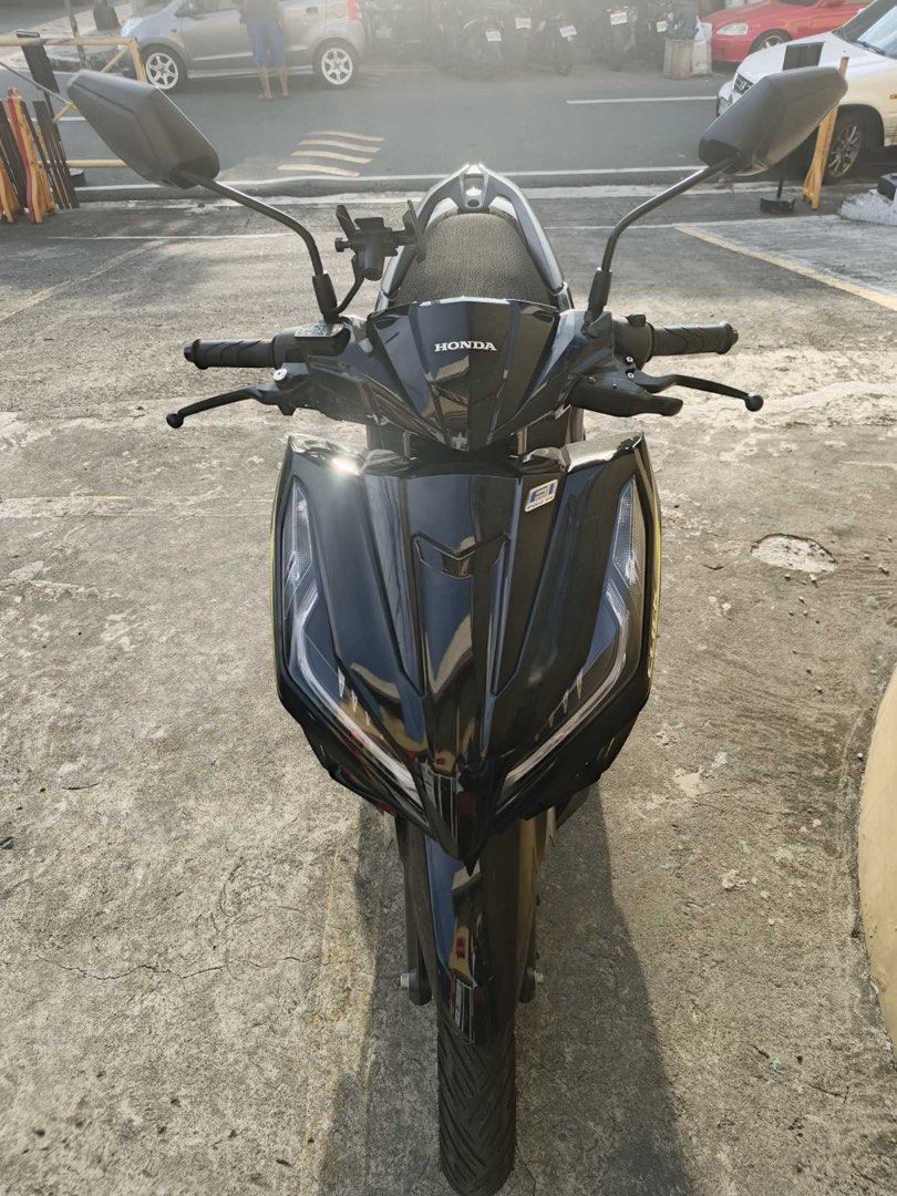 2025 Honda Click 125 v3 Black (Category: Motorbikes for Sale) located in Quezon City. Submitted by rbtmnkybtlr (Listing ID 1470180052, Image 3). Description: 2025 Honda Click 125 v3 Black First Owner, all stock Complete Papers Only 2400 km Odo - low mileage unit ; change oil every 4 months No issue Nego for serious/reasonable buyer.