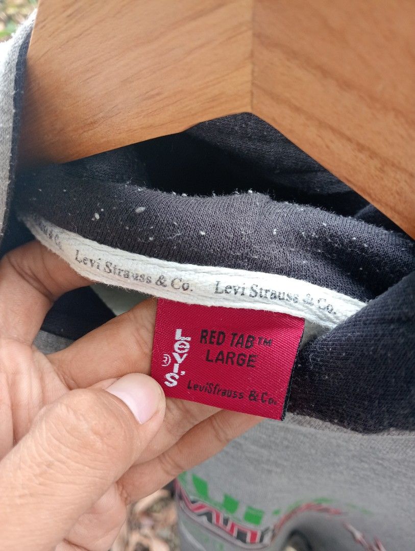 Hoodie (Category: Coats, Jackets and Outerwear) located in Manila. Submitted by kevin_thrift1417 (Listing ID 1470317064, Image 3). Description: .