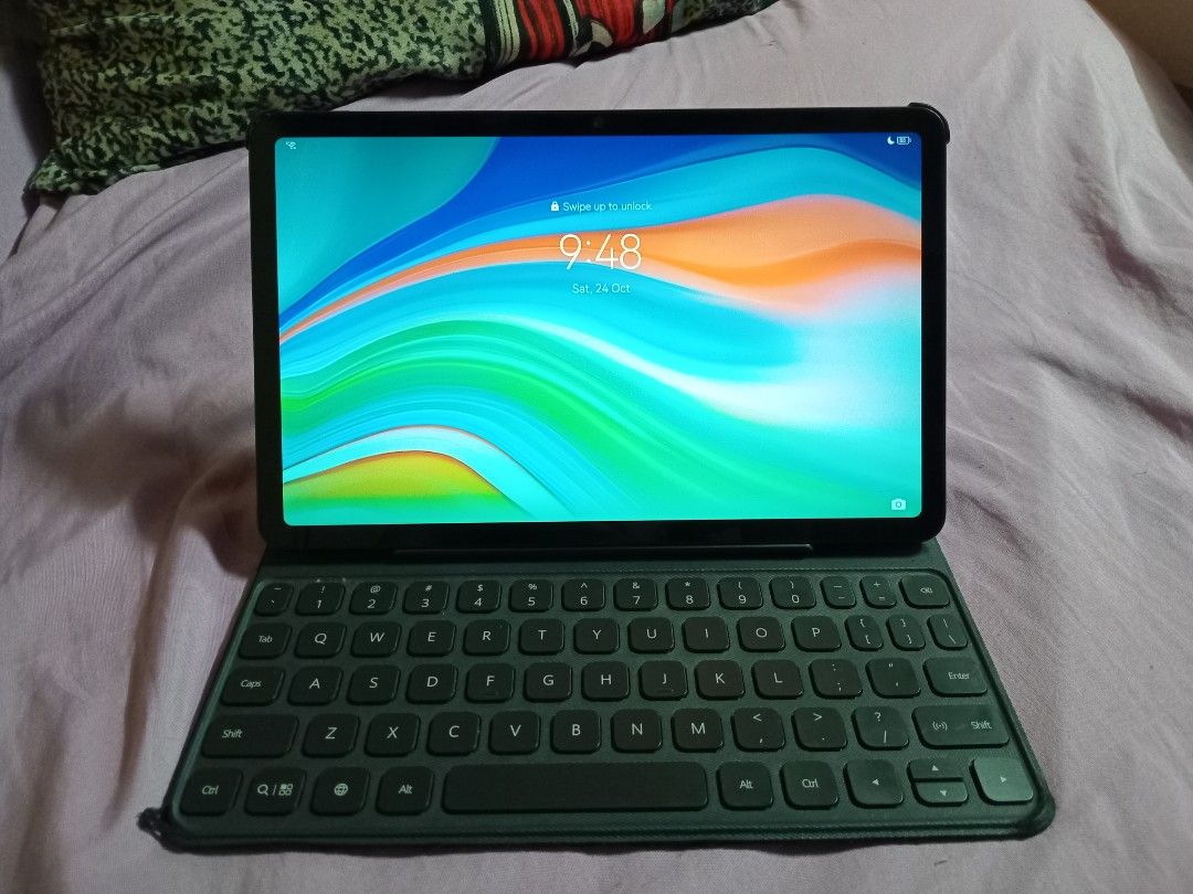 Huawei Matepad with original keyboard (Category: Other Gadgets) located in Manila. Submitted by gracecorte69328 (Listing ID 1470196229, Image 2). Description: Huawei Matepad with original keyboard for ₱6,500. Huawei matepad 10.4 SELLING PRICE : 5,000 Inclusion : Huawei matepad tablet & original keyboard Goods for online class, gaming and browsing napakasmooth niyang gamitin, yung keyboard nya ayos na ayos at kapag inopen mo yung bluetooth connect
