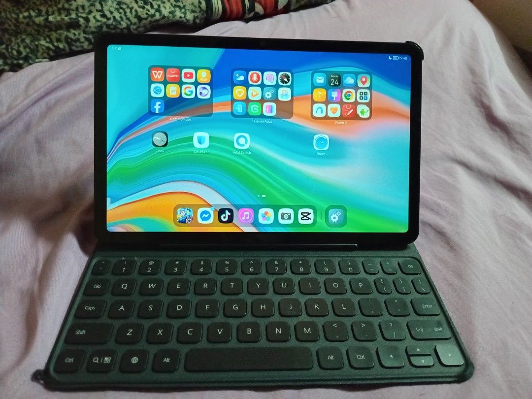 Huawei Matepad with original keyboard (Category: Other Gadgets) located in Manila. Submitted by gracecorte69328 (Listing ID 1470196229, Image 3). Description: Huawei Matepad with original keyboard for ₱6,500. Huawei matepad 10.4 SELLING PRICE : 5,000 Inclusion : Huawei matepad tablet & original keyboard Goods for online class, gaming and browsing napakasmooth niyang gamitin, yung keyboard nya ayos na ayos at kapag inopen mo yung bluetooth connect
