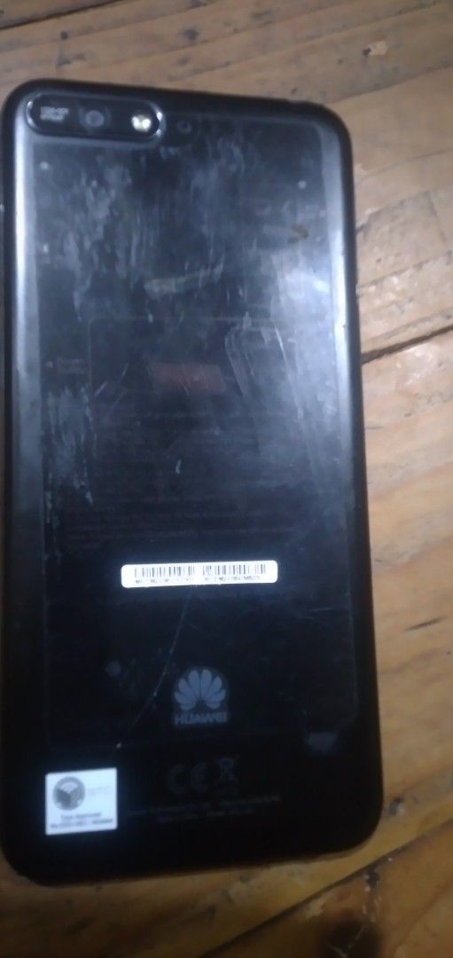 Huawei Smartphone 16GB Storage Dual Camera Black (Category: Huawei) located in Manila. Submitted by calmhorse_d1c9f6 (Listing ID 1470203982, Image 3). Description: - Brand/Model: Huawei Smartphone - Color: Black - Storage: 16GB total - Display & Camera: Full screen display with working dual rear cameras - Condition: Screen works normally, but back casing has visible scuffs/scratches from daily use - Ideal Use: Perfect as a handy backup device or 