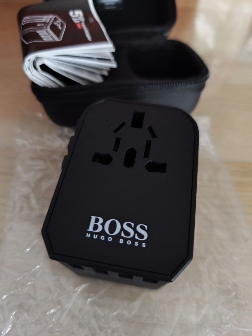 Hugo Boss 萬能旅行轉插器 連拉鏈收納盒, 家庭電器, 轉插器及插頭 - Carousell