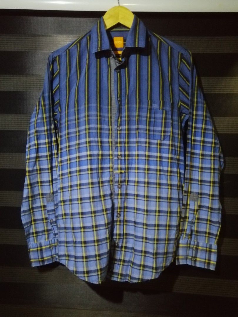 Hugo boss orange (Category: Tshirts & Polo Shirts ) located in Caloocan City. Submitted by anthriftdepot (Listing ID 1470301056, Image 1). Description: Dimes 29x20 (small on tag) Best fit medium Excellent condition Color rate 9.5 /10 No issue See photo for reference North Caloocan area.