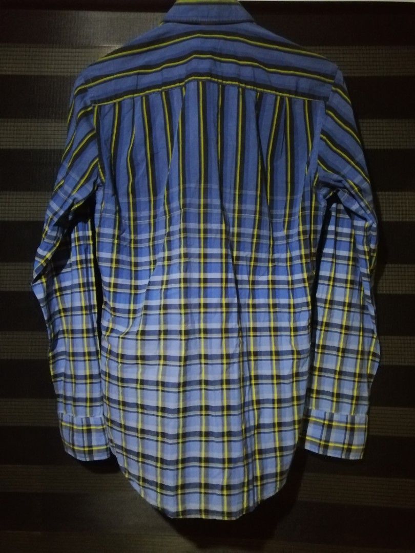 Hugo boss orange (Category: Tshirts & Polo Shirts ) located in Caloocan City. Submitted by anthriftdepot (Listing ID 1470301056, Image 2). Description: Dimes 29x20 (small on tag) Best fit medium Excellent condition Color rate 9.5 /10 No issue See photo for reference North Caloocan area.