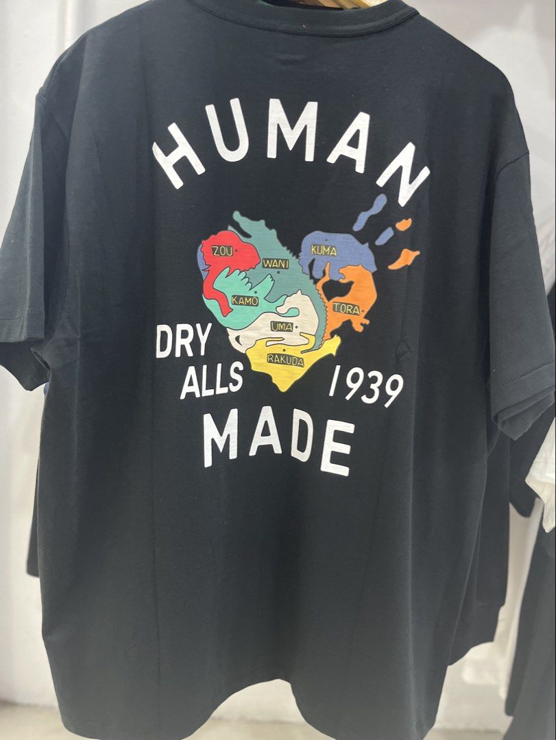 Human made (Category: Tshirts & Polo Shirts ) located in Caloocan City. Submitted by style_hoods (Listing ID 1470237541, Image 2). Description: Human made Color: black Size: large Simple design front in back .