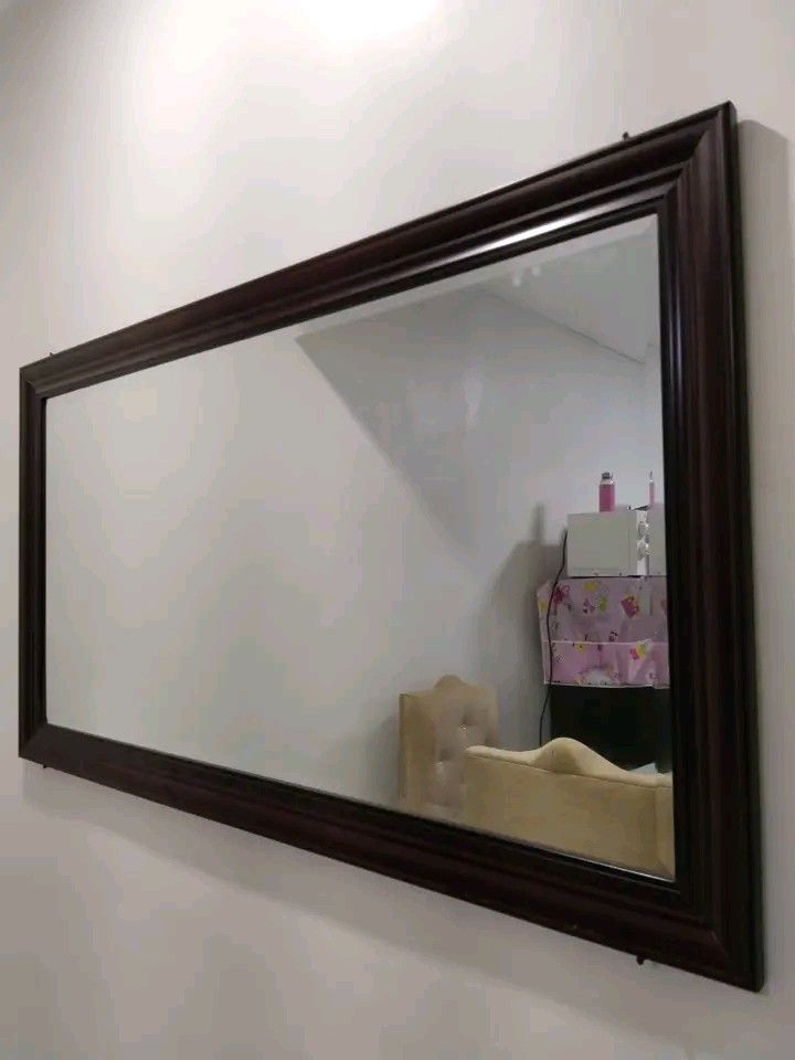 imported Malaysian wall mirror (Category: Office Furniture & Fixtures) located in Mabalacat. Submitted by joemamangun01 (Listing ID 1470345418, Image 3). Description: imported Malaysian mirror 29x52inches.