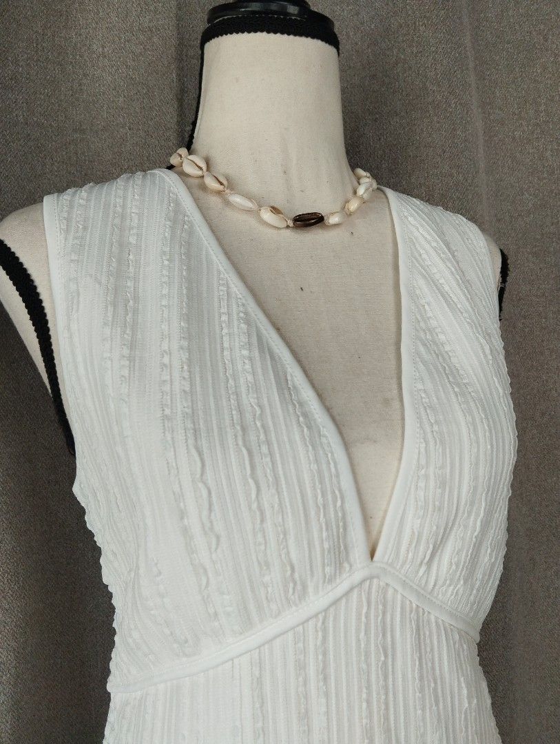 INDILUXE by INDIKAH white maxi dress (Category: Dresses) located in Alicia. Submitted by glambercena (Listing ID 1470177250, Image 3). Description: dimes: bust: 40"-44" (armpit to armpit) waist: 32"-36" length: 56" XL ON TAG, Stretchable.