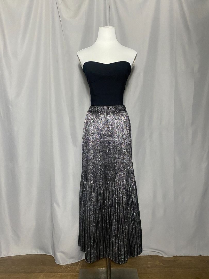 Initial metallic pleated skirt (Category: Skirts) located in Las Pinas. Submitted by ipickyou (Listing ID 1470291926, Image 2). Description: Unwashed Condition: 10/10 𝗠𝗲𝗮𝘀𝘂𝗿𝗲𝗺𝗲𝗻𝘁𝘀 𝘄𝗵𝗲𝗻 𝗹𝗮𝗶𝗱 𝗳𝗹𝗮𝘁: -Size 2 -Waist: 12-18” -Length: 35” .