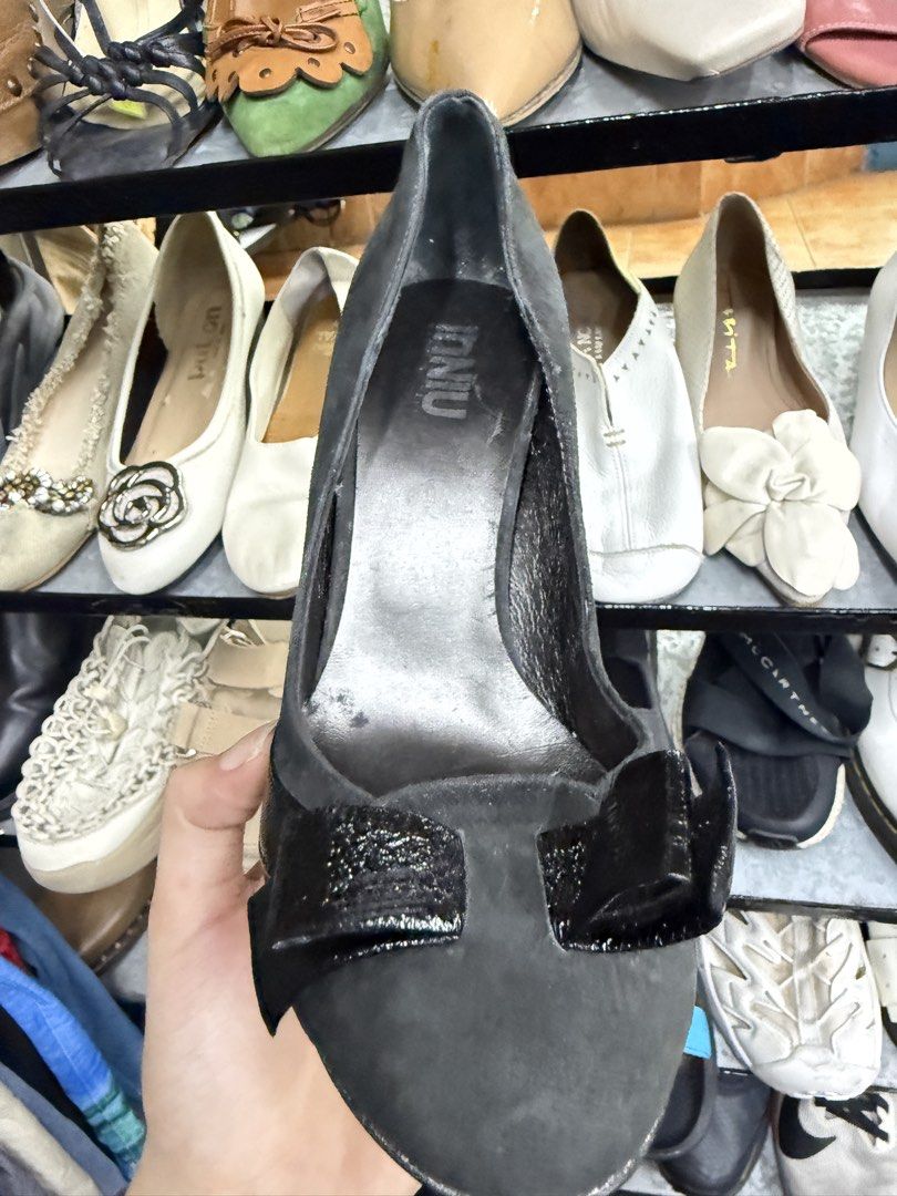 Inniu black suede heels with bow (Category: Heels) located in Abucay. Submitted by fastlion.584bdf (Listing ID 1470274505, Image 2). Description: - Brand: Inniu - Material: Black suede upper with leather inner lining - Design: Shiny patent bow at the toe and chunky heel with metallic gold band - Condition: Heavy wear on the bottom sole - Flaws: Missing heel tap on the right shoe sole.