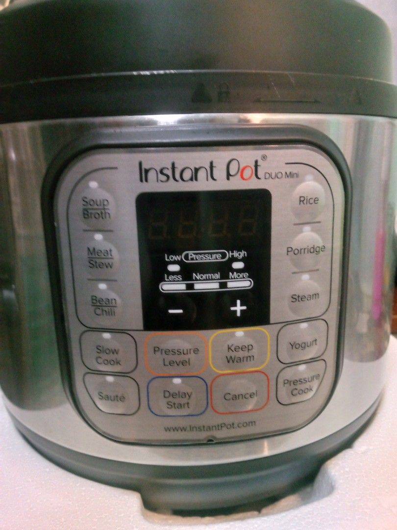 Instant pot (Category: Cookers) located in Manila. Submitted by mjfinds.ph (Listing ID 1470338884, Image 3). Description: ✨ FOR SALE: INSTANT POT DUO MINI 7-IN-1 ✨ 💰 Price: ₱3,500 negotiable ✅ NEVER USED ✅ Clean and well-kept ✅ Multi-functional electric pressure cooker ✅ Perfect for rice, soup, porridge, steaming, and more ✅ Original box included (if available) Great for small households, students, or anyone who wants convenient cooking at home!