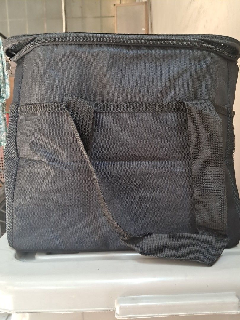 Insulated outdoor bag (Category: Looking For) located in Manila. Submitted by cherrytreasures (Listing ID 1470185547, Image 1). Description: insulated outdoor bag .meet up or shipping.