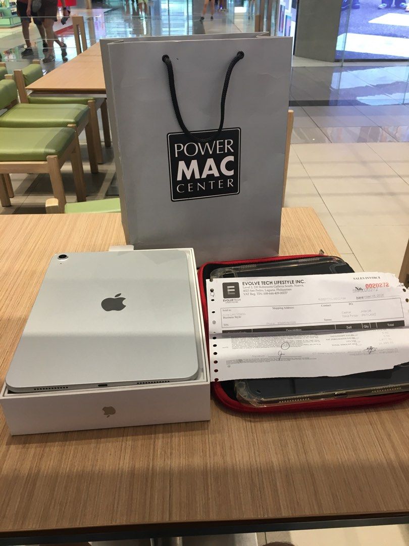 IPAD 11TH GEN A16 SILVER 128GB (Category: iPad) located in Manila. Submitted by reyscent (Listing ID 1470171681, Image 1). Description: all most brand new 98bh 90cc complete inclusions with recibo meet up sm north or halfway sa malayo qc loc .