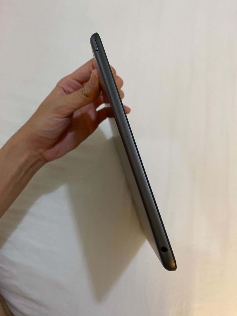 iPad 8th gen 32gb wifi 6.5k (Category: iPad) located in Manila. Submitted by steph.rathalos (Listing ID 1470260467, Image 3). Description: NO ISSUES! ALL WORKING & UNLI RESET ✅ 📍Valenzuela Location.