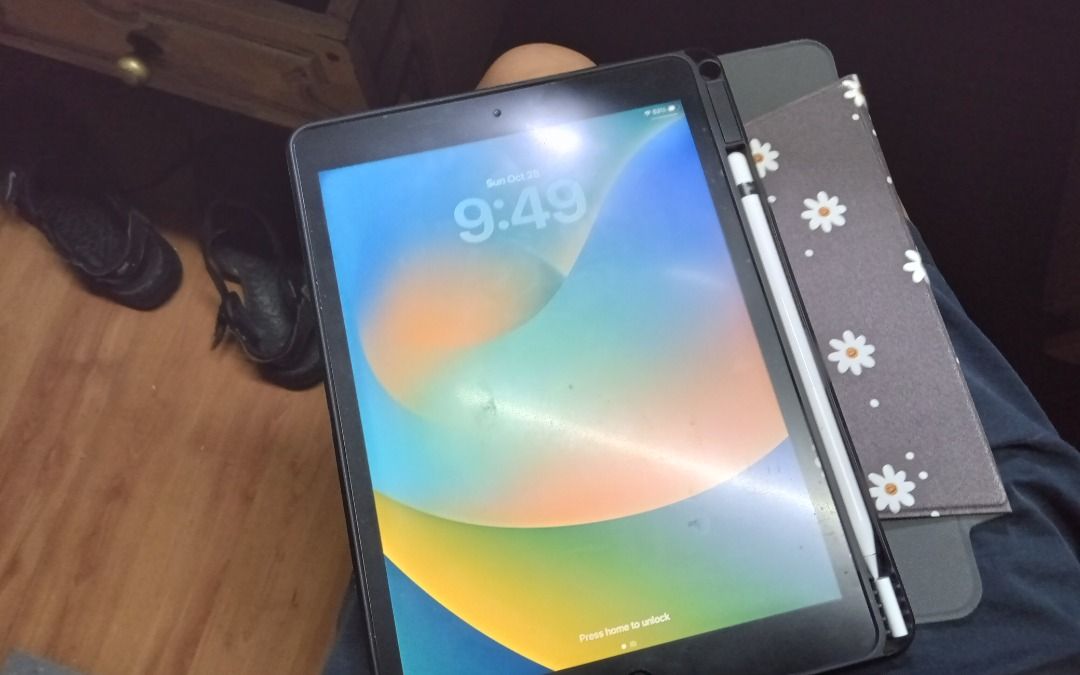 Ipad 8th gen 32gb with apple pen (Category: iPad) located in Paranaque City. Submitted by eiuol15 (Listing ID 1470294627, Image 2). Description: .