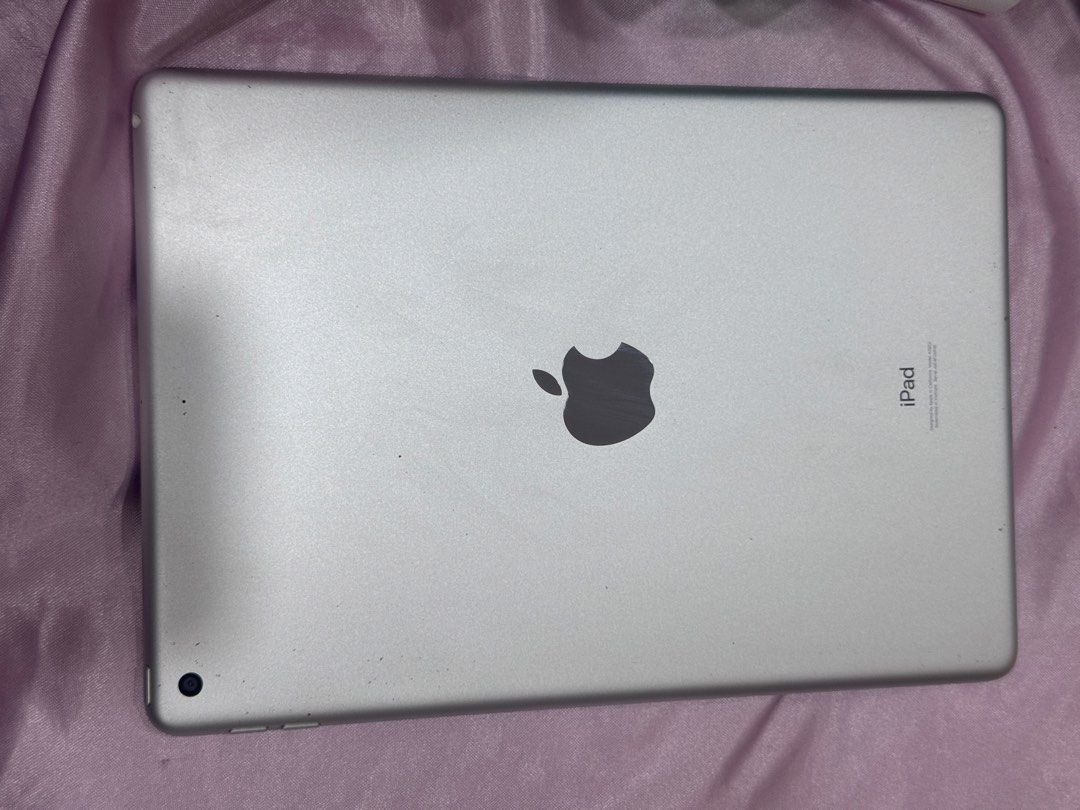 Ipad 9th Gen (Category: iPad) located in Manila. Submitted by autumn192930 (Listing ID 1470153600, Image 2). Description: - No Issue - With Original Box & Paper Bag - No charger.