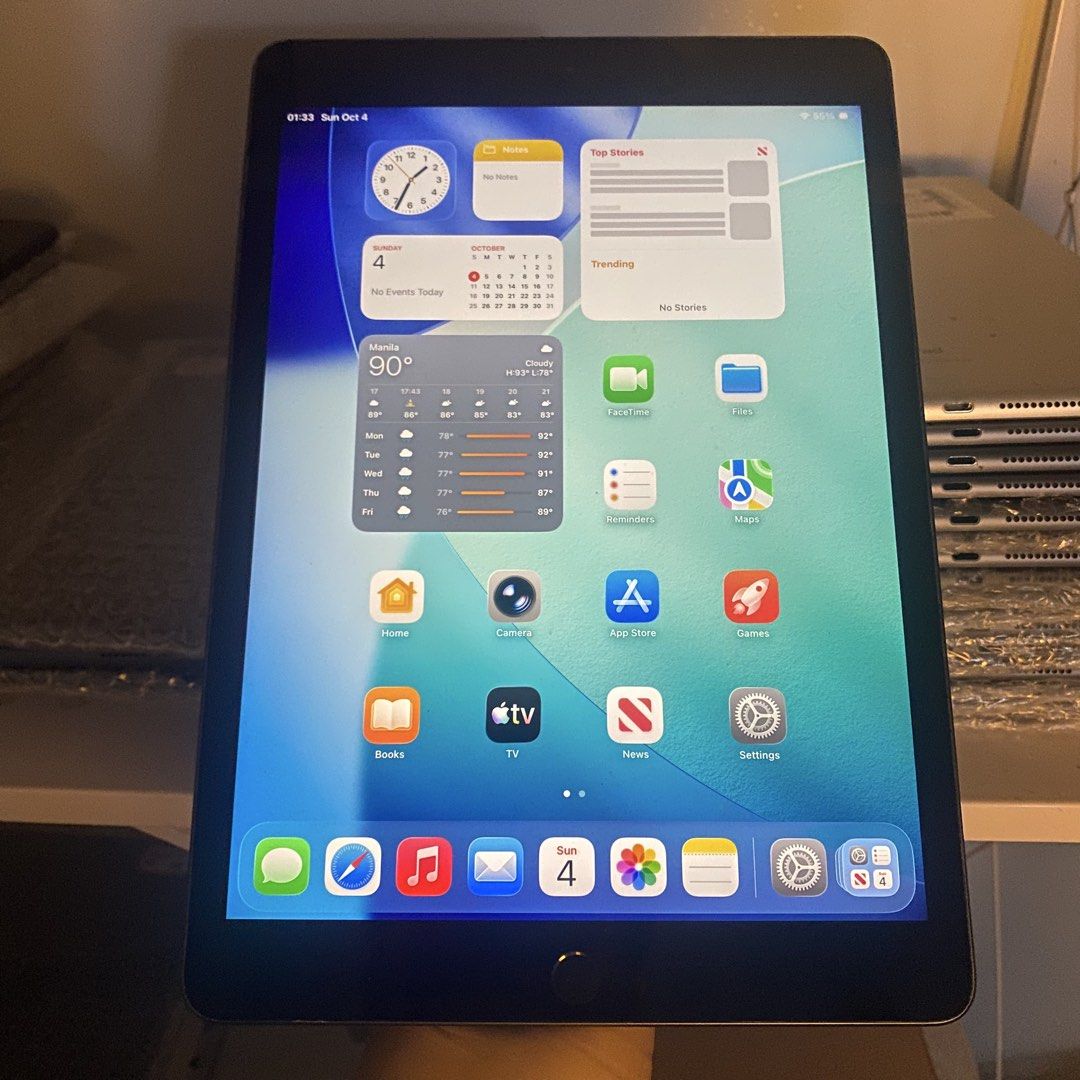 iPad 9th gen 64GB Cellular + Wifi (Category: iPad) located in Caloocan City. Submitted by abdljbbrpalpngo (Listing ID 1470320848, Image 2). Description: Ipad 9th gen 64GB Cellular + Wifi Color: Space grey Inclusion: ipad box, 35w charger and lightning cable..
